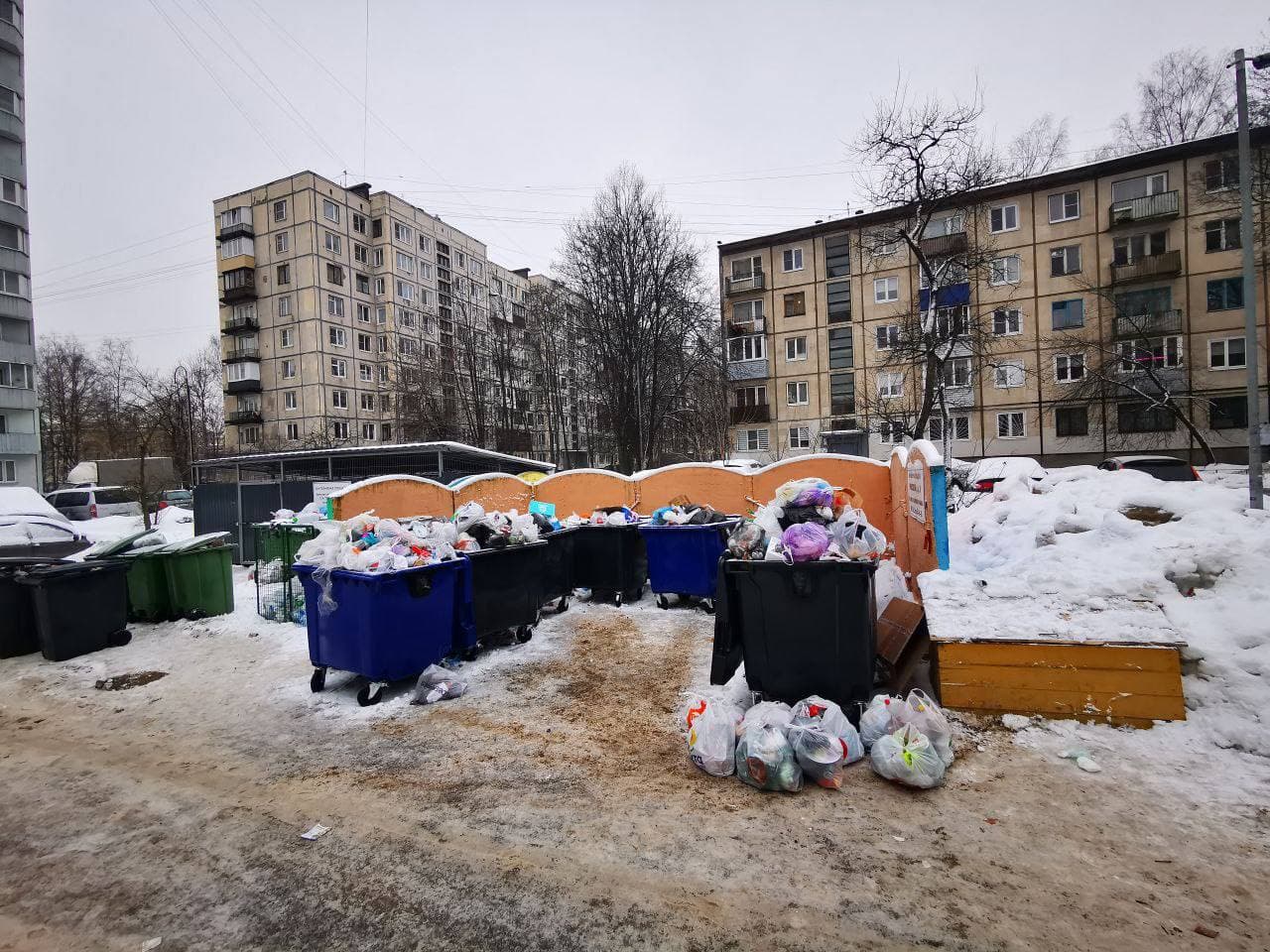 Зала жизни уже переполнена